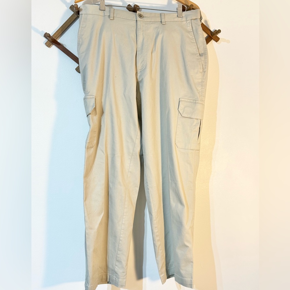 Haggar Classic Fit Cargo Stretch Pants Men Size 36W x 29L NWT cell phone pocket